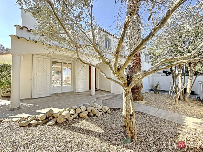 Image No.11-6 Bed Property for sale