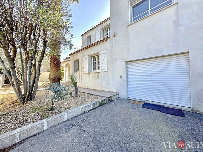 Image No.12-6 Bed Property for sale