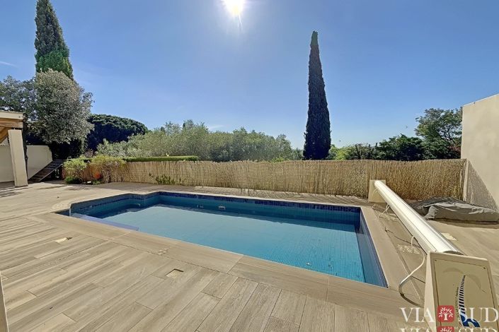 Image No.2-6 Bed Property for sale