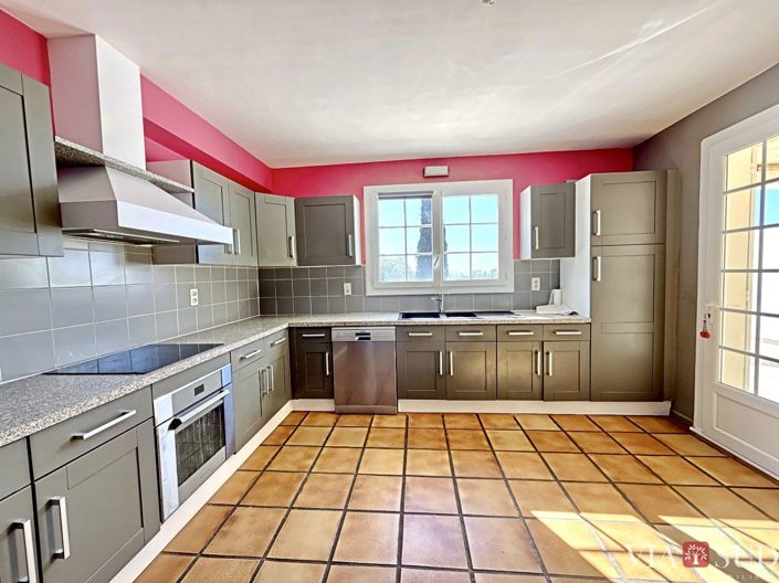 Image No.4-6 Bed Property for sale