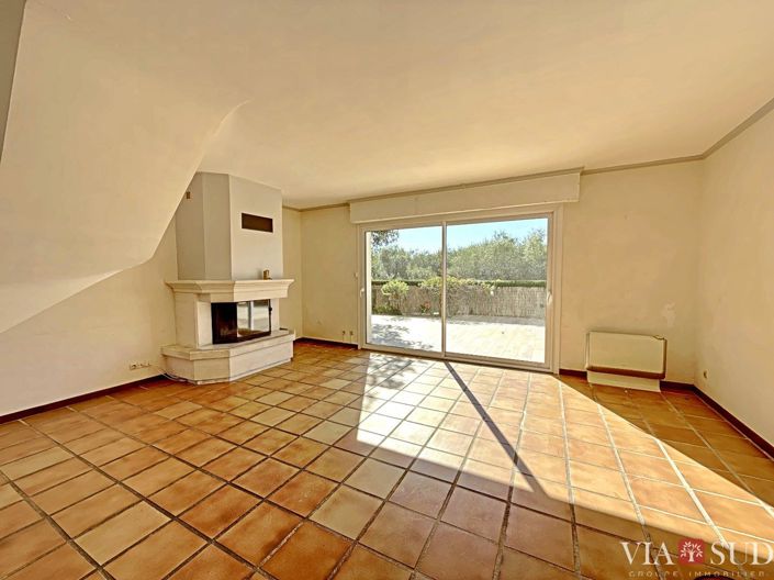 Image No.6-6 Bed Property for sale