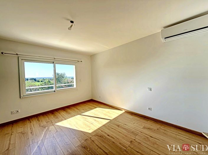 Image No.7-6 Bed Property for sale