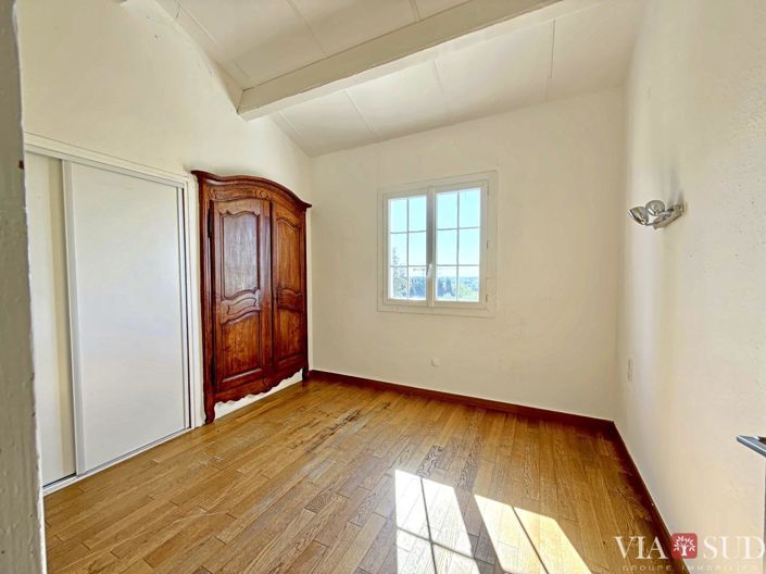 Image No.9-6 Bed Property for sale