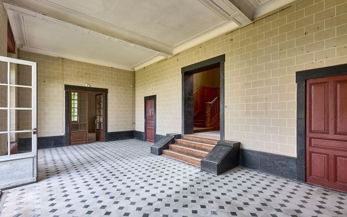 Image No.13-9 Bed Property for sale