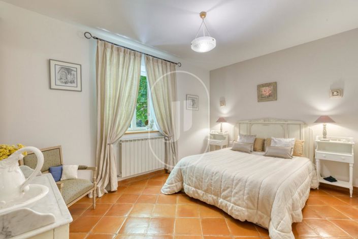 Image No.10-5 Bed House for sale