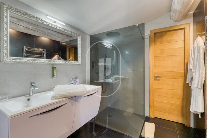 Image No.12-5 Bed House for sale