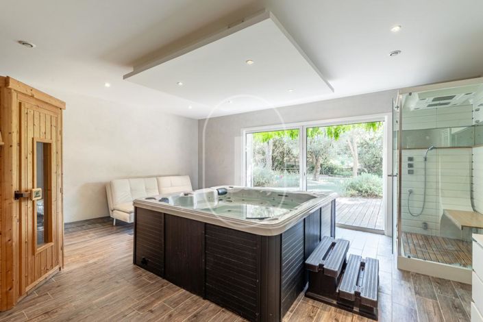 Image No.10-5 Bed House for sale