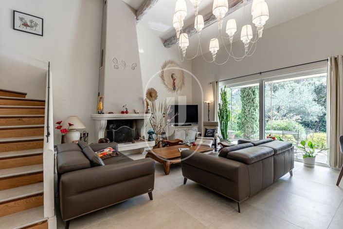 Image No.4-5 Bed House for sale