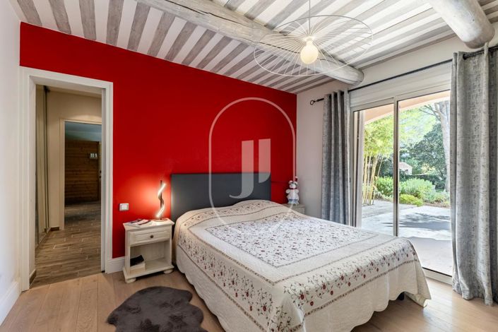 Image No.7-5 Bed House for sale