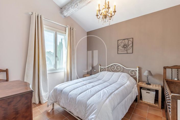 Image No.9-5 Bed House for sale