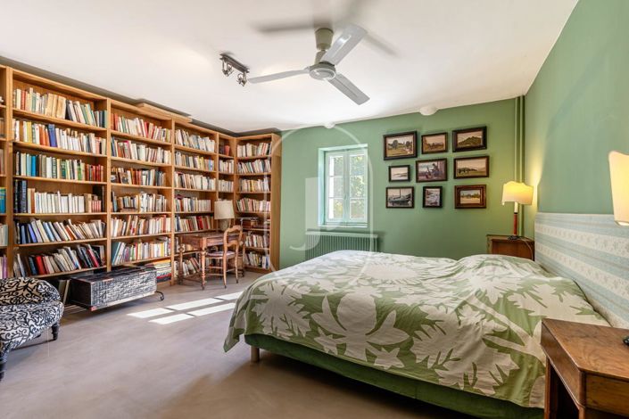 Image No.10-6 Bed House for sale