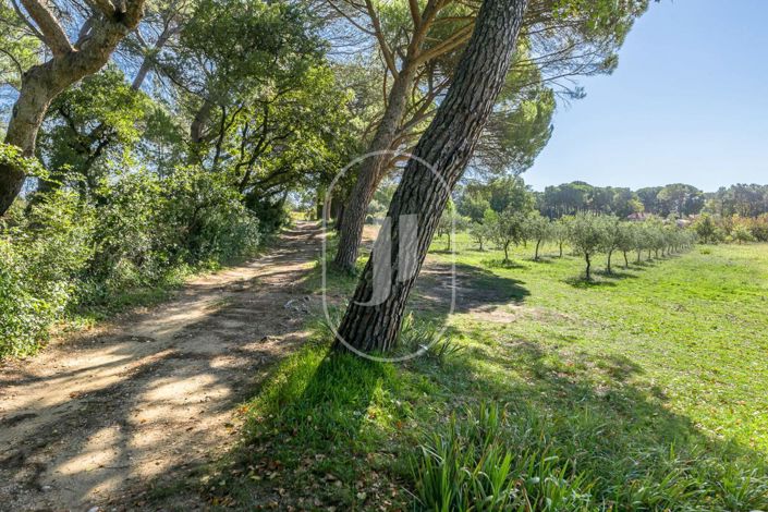 Image No.14-6 Bed House for sale