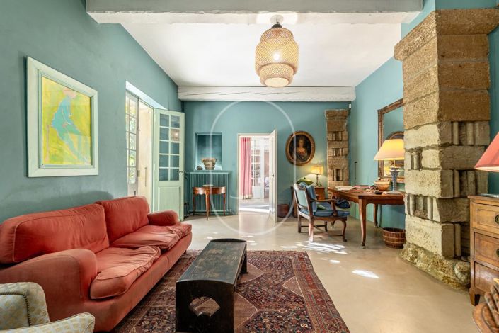 Image No.6-6 Bed House for sale