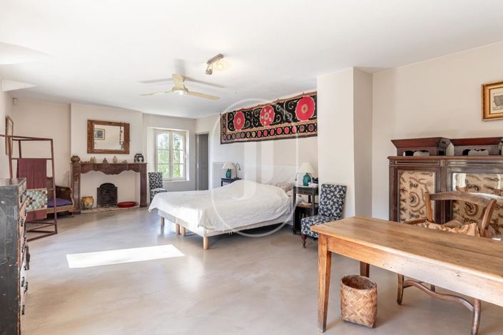 Image No.7-6 Bed House for sale