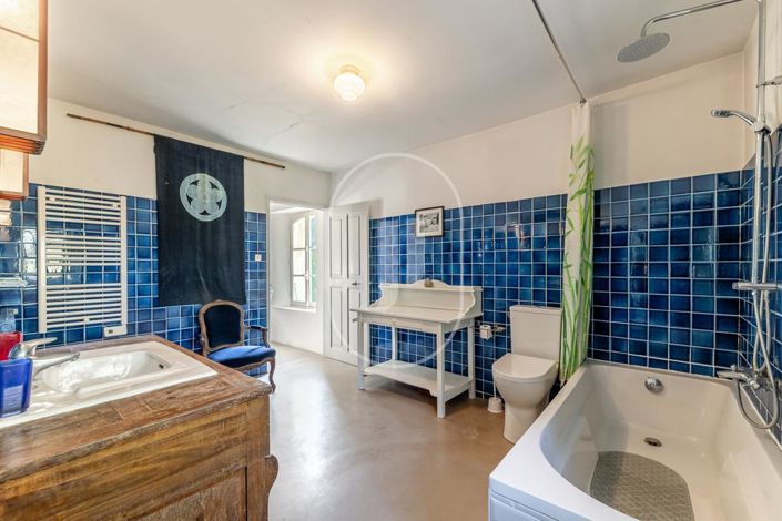 Image No.8-6 Bed House for sale