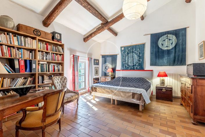 Image No.9-6 Bed House for sale