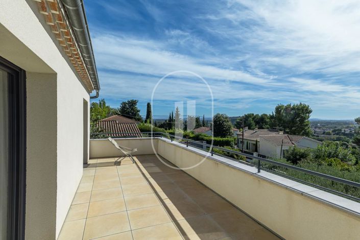 Image No.10-5 Bed House for sale