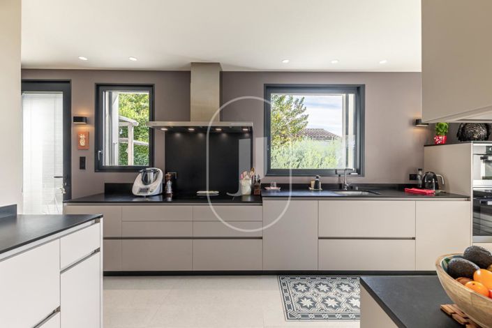 Image No.3-5 Bed House for sale