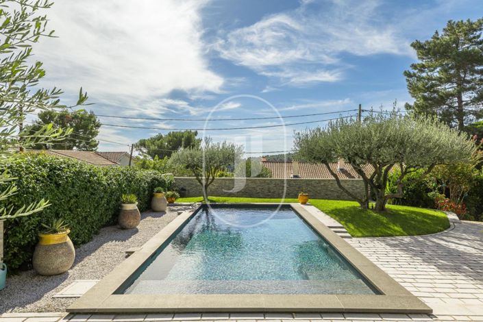 Image No.3-5 Bed House for sale