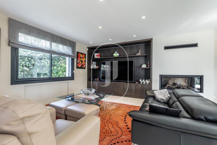 Image No.5-5 Bed House for sale