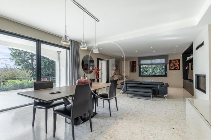 Image No.5-5 Bed House for sale