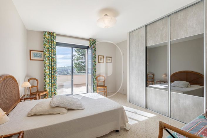 Image No.9-5 Bed House for sale