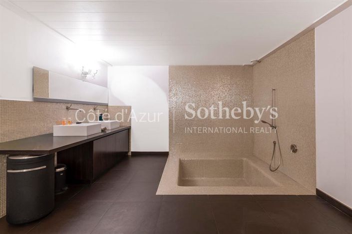 Image No.12-2 Bed House for sale