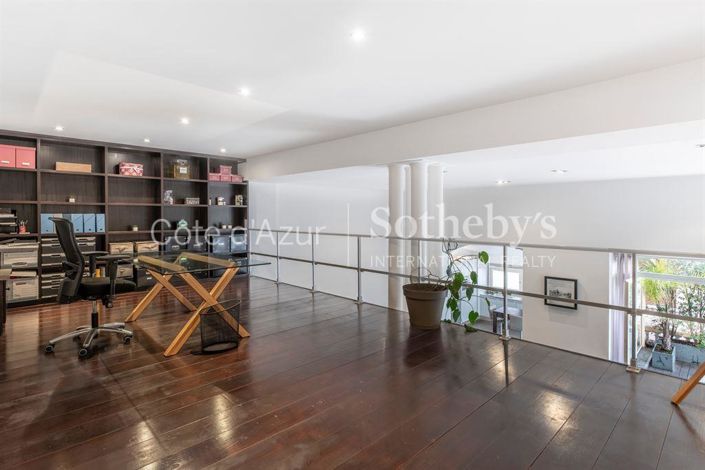 Image No.9-2 Bed House for sale