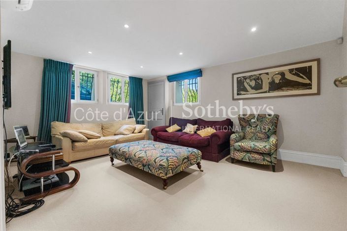 Image No.18-7 Bed House for sale