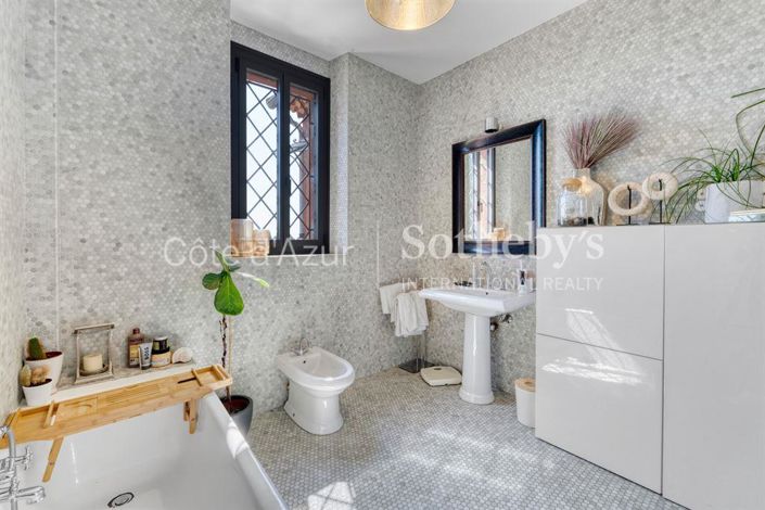 Image No.20-4 Bed House for sale