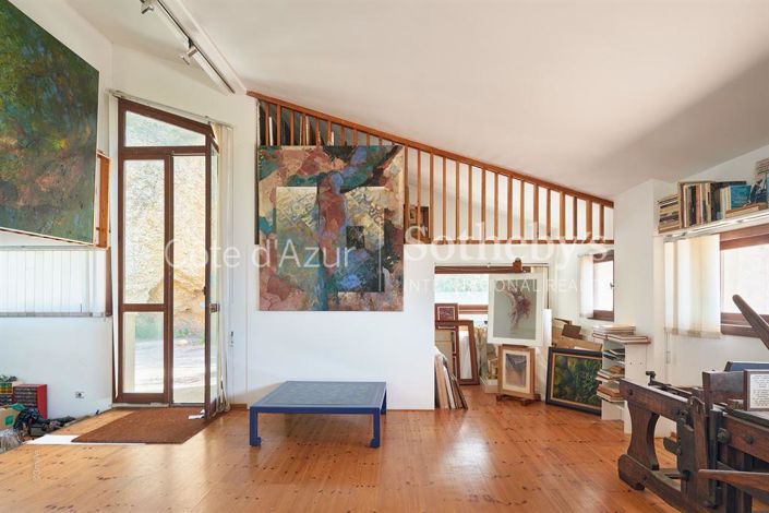 Image No.6-4 Bed Property for sale