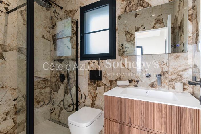 Image No.17-4 Bed House for sale