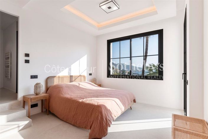 Image No.18-4 Bed House for sale