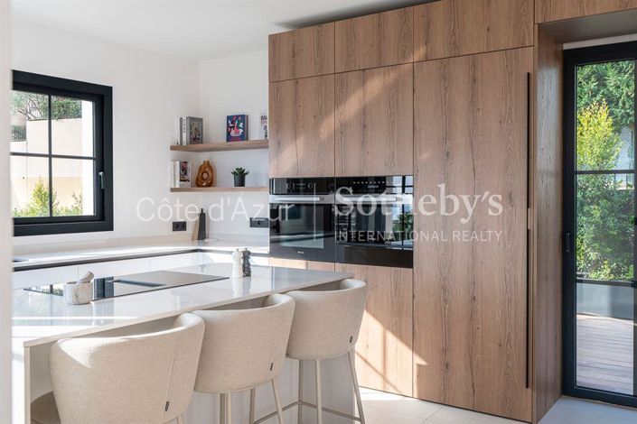 Image No.8-4 Bed House for sale