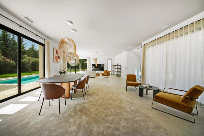 Image No.6-4 Bed House for sale