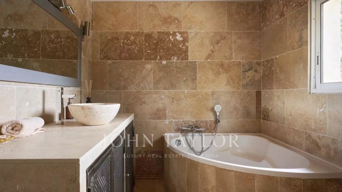 Image No.14-8 Bed House for sale