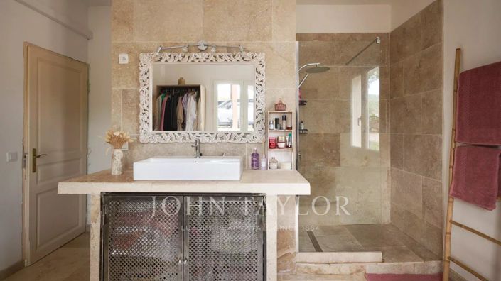 Image No.16-8 Bed House for sale