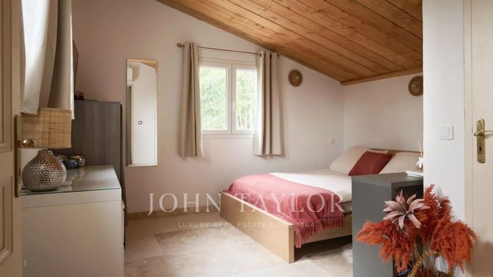 Image No.17-8 Bed House for sale