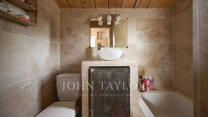 Image No.18-8 Bed House for sale