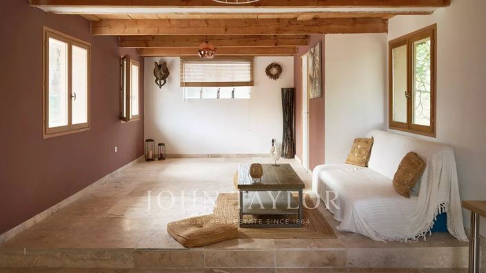 Image No.21-8 Bed House for sale