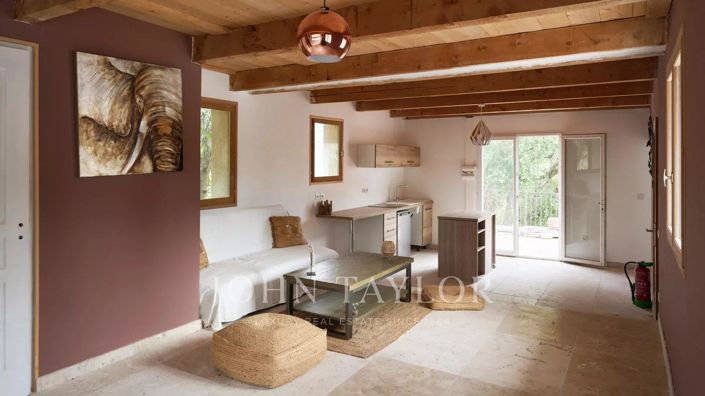 Image No.22-8 Bed House for sale