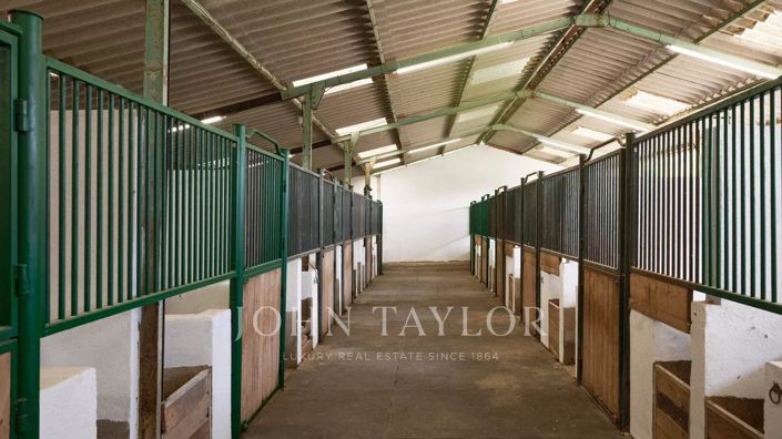 Image No.25-8 Bed House for sale