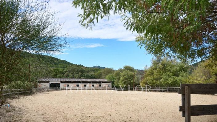 Image No.26-8 Bed House for sale