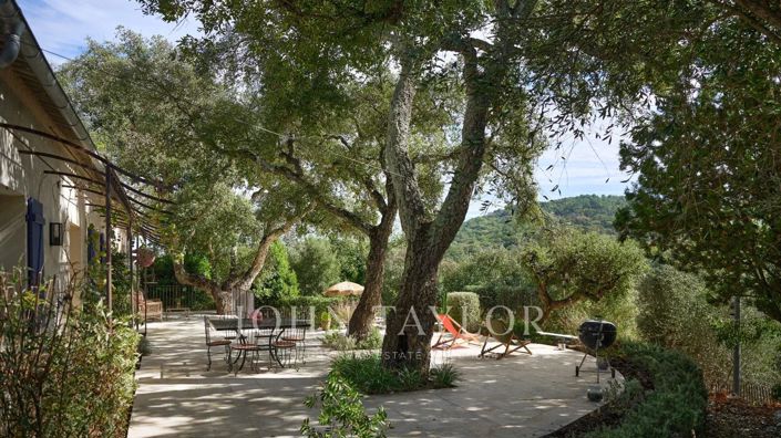 Image No.5-8 Bed House for sale