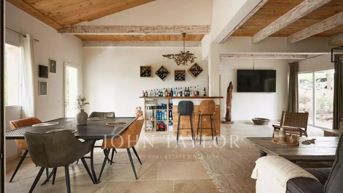 Image No.7-8 Bed House for sale