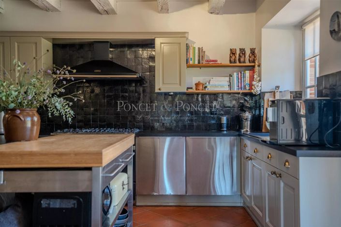 Image No.18-10 Bed House for sale