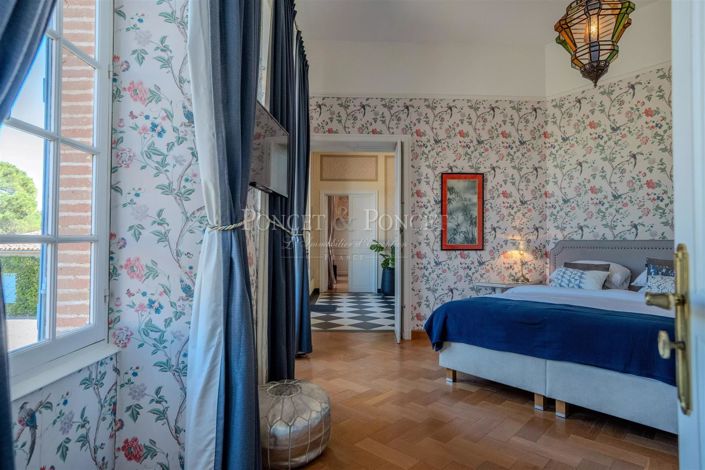 Image No.7-10 Bed House for sale