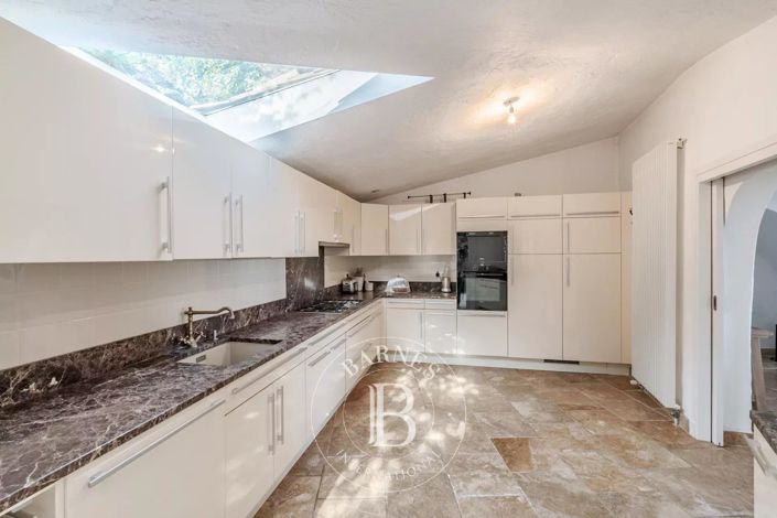 Image No.10-3 Bed House for sale