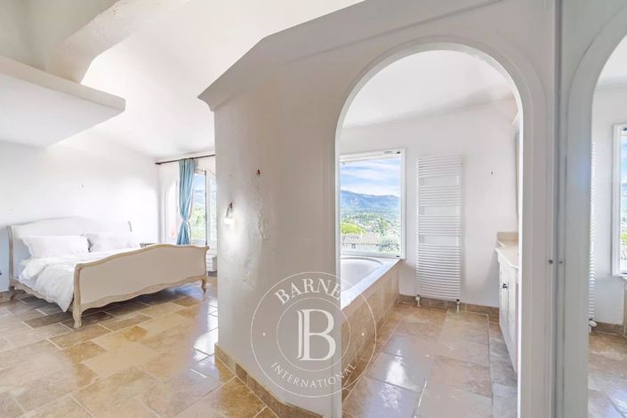 Image No.11-3 Bed House for sale