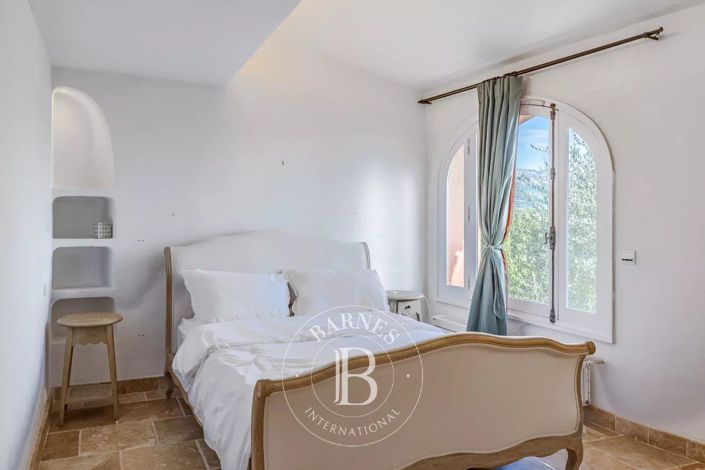 Image No.15-3 Bed House for sale